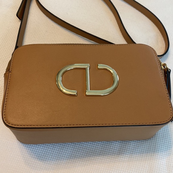 Gianni Bini Small Purse in Brown and golden hardware - Picture 3 of 17